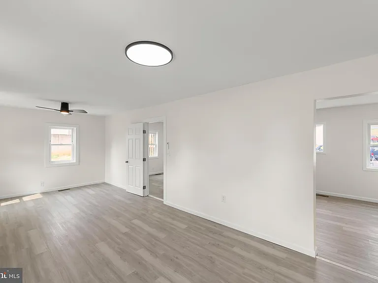 2141 Valley Ave — Photo 9