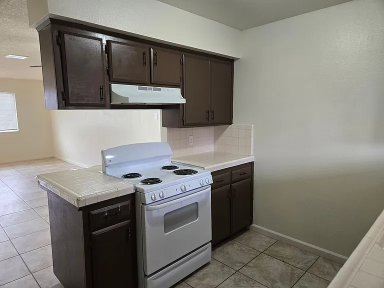 2532 W Chestnut Ct — Photo 5