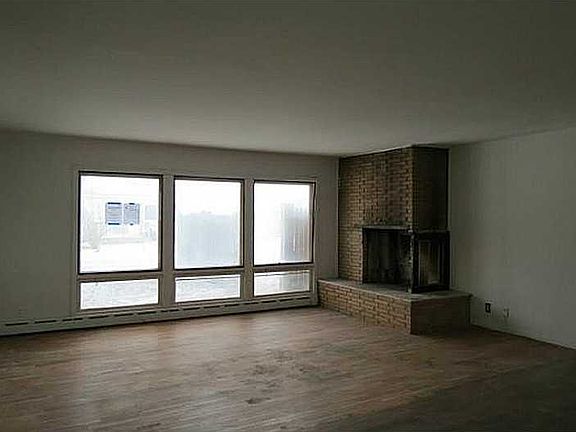3rd image of 1501 N High St