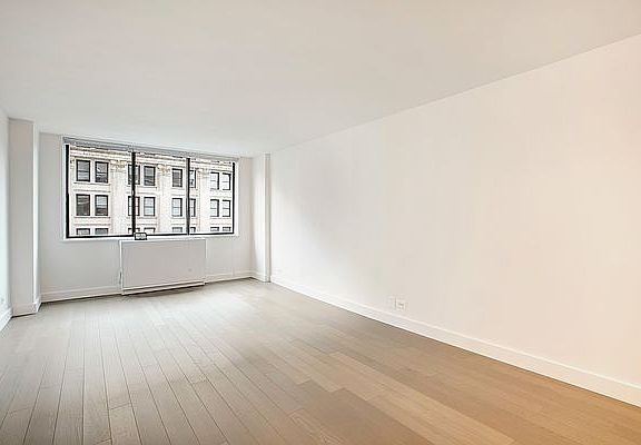 4th image of 300 Mercer St APT 14H