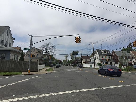 4th image of 21107 Murdock Ave