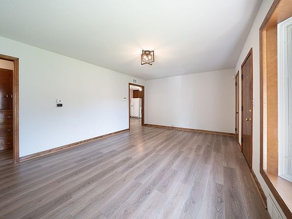 4th image of 317 W Benway St