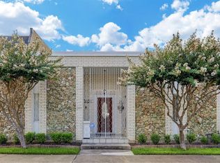 2102 Stonewalk Dr, Houston, TX 77056