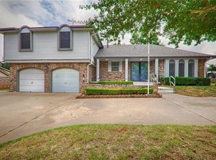 904 John F Kroutil Dr, Yukon, OK 73099