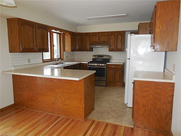 3rd image of 351 Montridge Dr