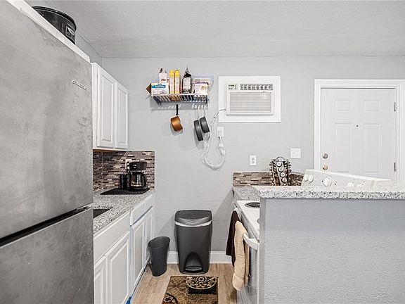 4th image of 9009 Sawtooth Ln APT C