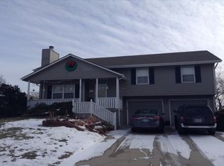 1229 NE Hendrix Dr, Lees Summit, MO 64086