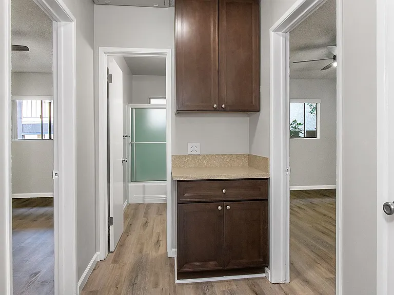 311 N Kenwood St — Photo 10