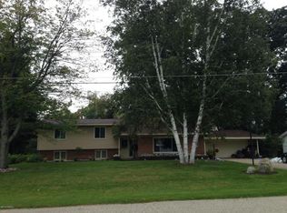 770 Pleasant Ridge Dr, Holland, MI 49424