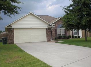 207 Hemlock Ct, Hinesville, GA 31313