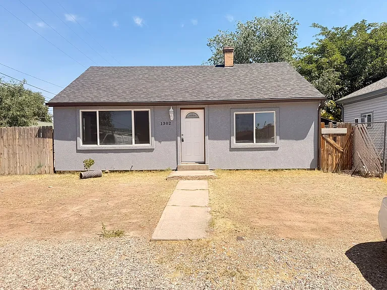 1302 Bunting Ave — Photo 1