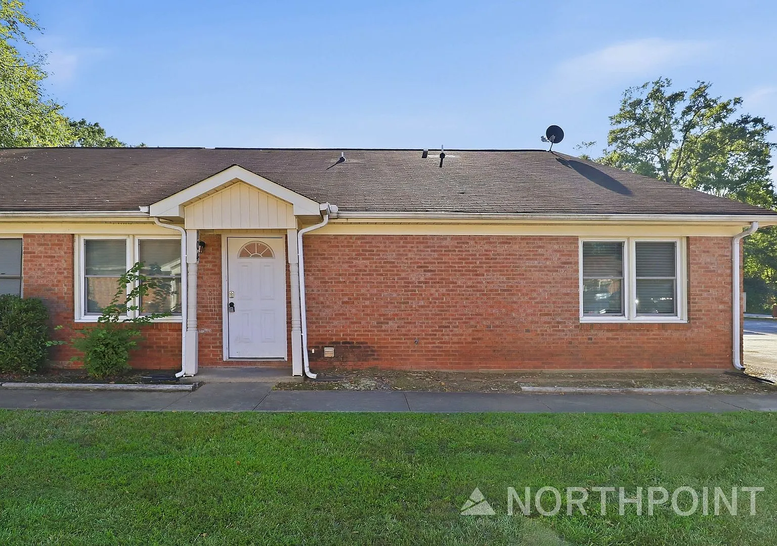 Move-in Special! 1/2 Off First Month! Newly Renovated Unit | 2 BR/1BA | Chandler Estates in Rock ... — Photo 2
