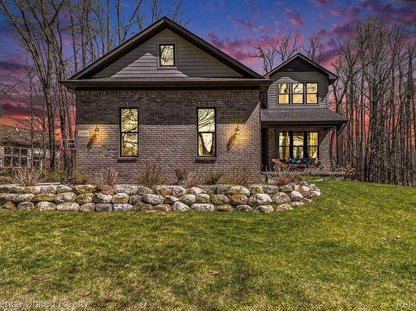 2099 Sleeth Rd, Commerce Township, MI 48382
