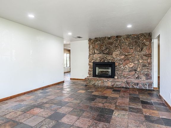 4th image of 370 Ranch Rd