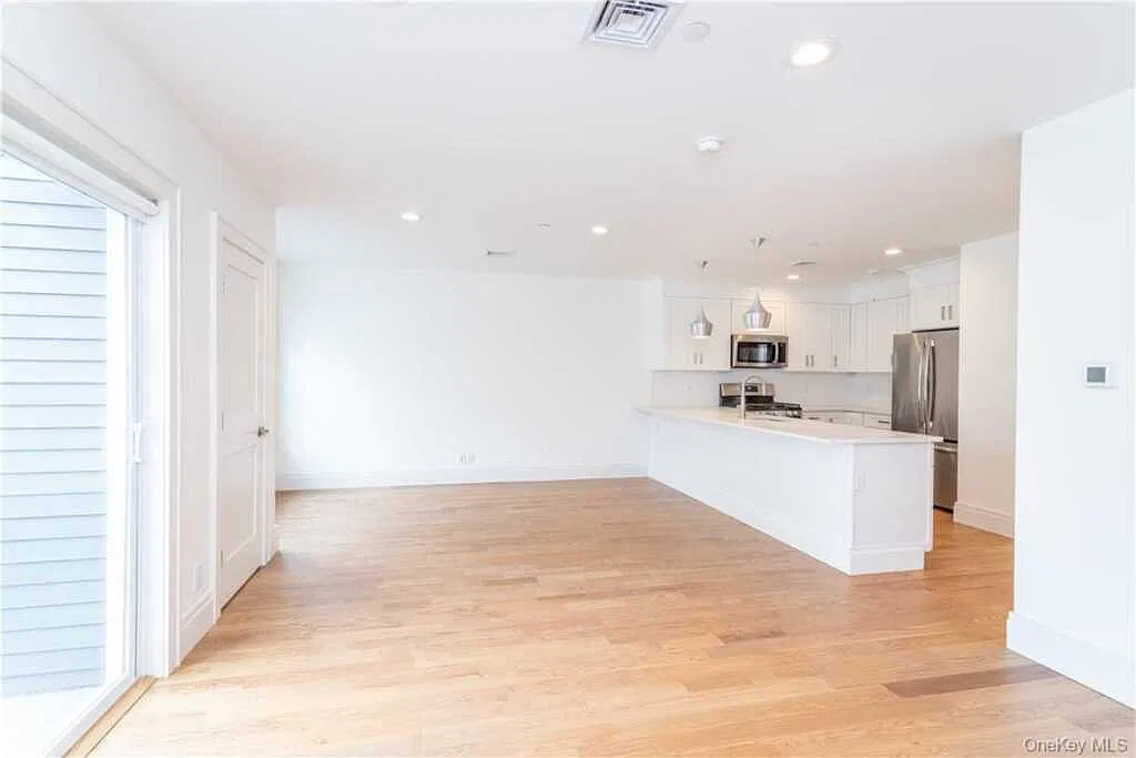 121 Fisher Avenue, White Plains, NY 10606 — Photo 4