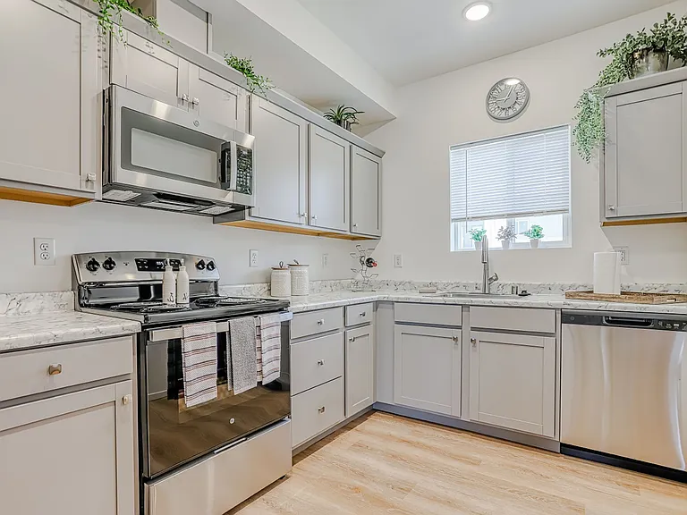 Ridgecrest Apartments — Photo 2