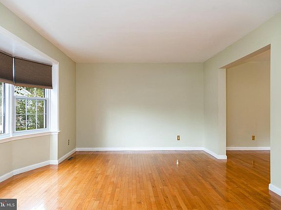 4th image of 5 Gregg Ct