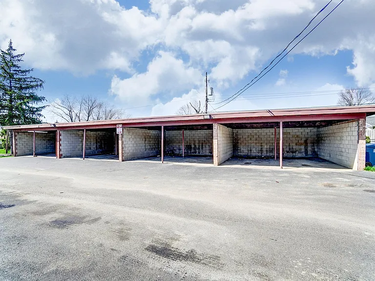 WOODVIEW PLAZA — Photo 10