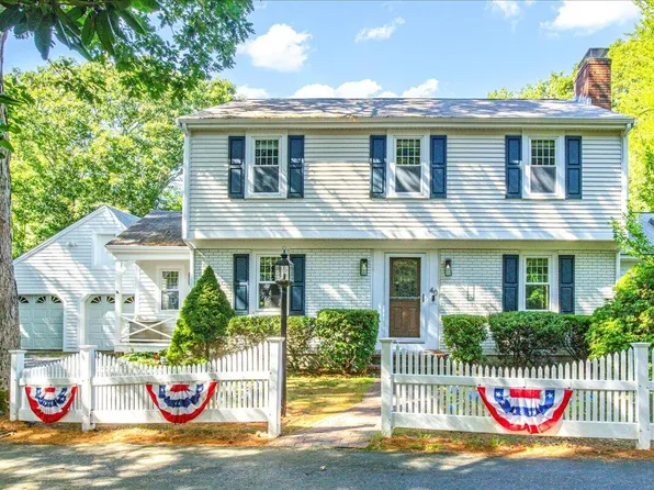 40 N North Hill Drive, North Falmouth, MA 02556