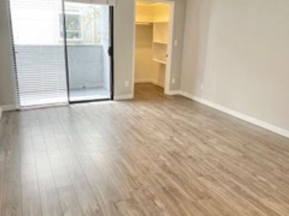 5th image of 1823 Holmby Ave APT 204