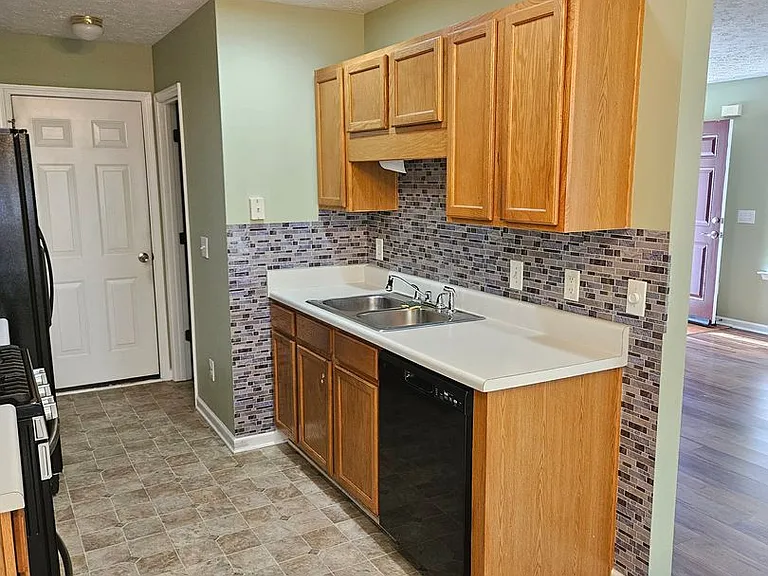 176 Oak Grove Pl — Photo 7