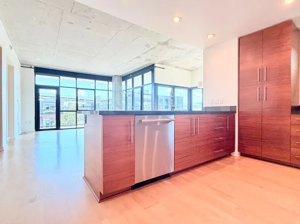 1830 NW Riverscape St APT 403, Portland, OR 97209