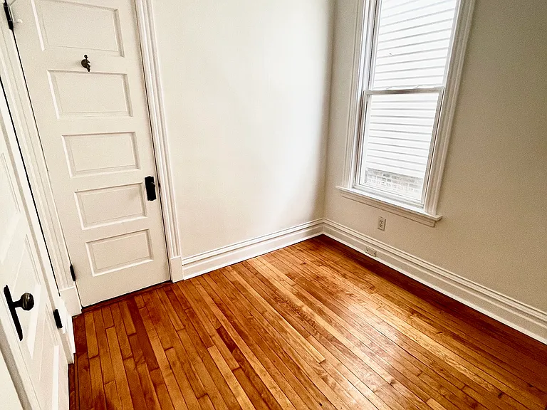 1652 N Avers Ave #1 — Photo 7