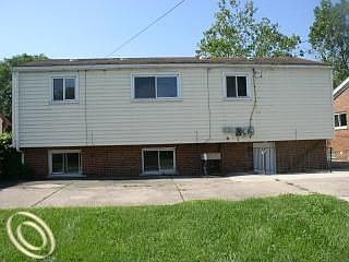 3rd image of 32844 Mackenzie Dr