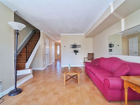 4th image of 50 Adrianne Ln