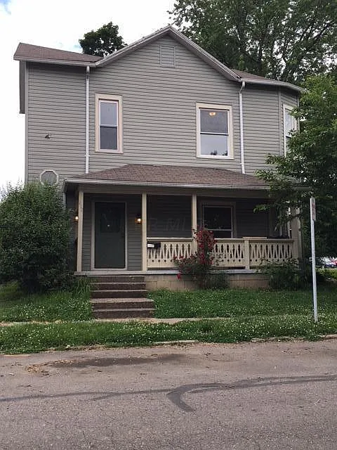 290 Robbins Dr photo 1