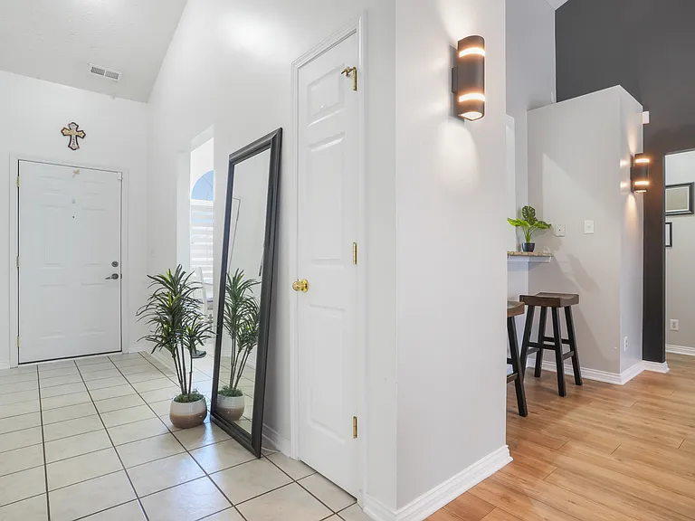 4615 Boardwalk Dr — Photo 11