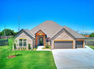 2217 SW 39th St, Moore, OK 73160