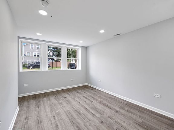 2nd image of 4956 S Artesian Ave
