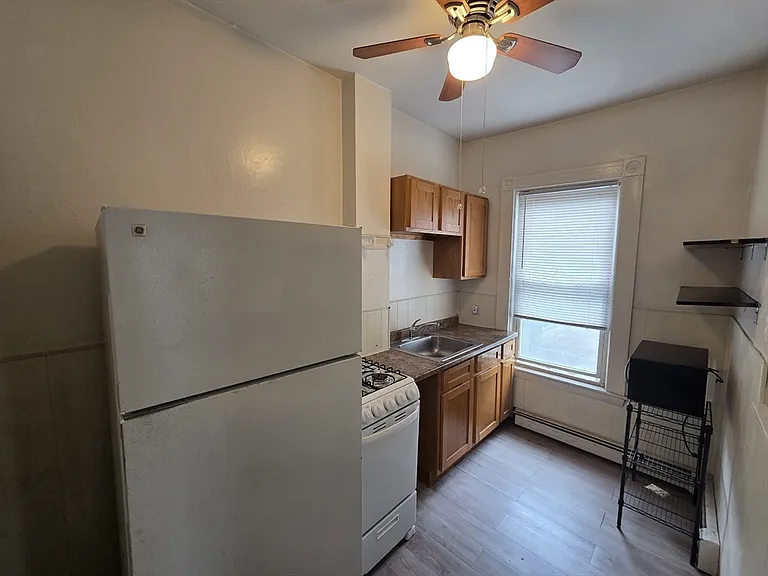 59 Cushing Ave #5 — Photo 4