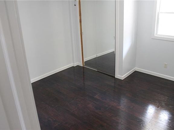 3rd image of 511 W Girard Ave