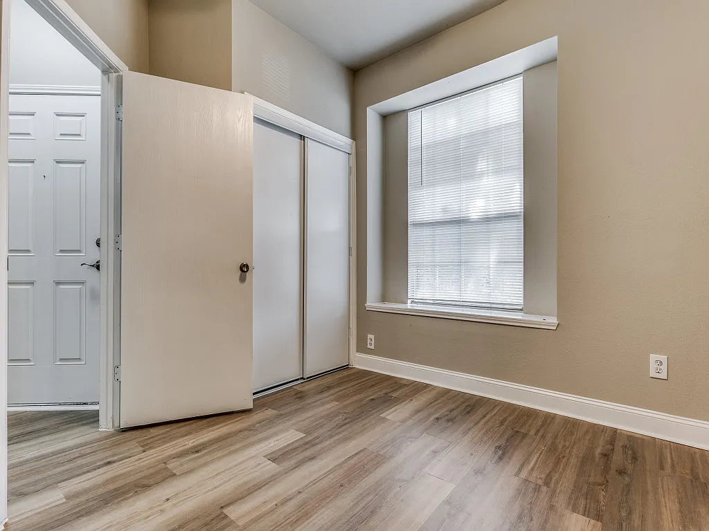 2 bed, 1133 sqft, $1,695 — Photo 1