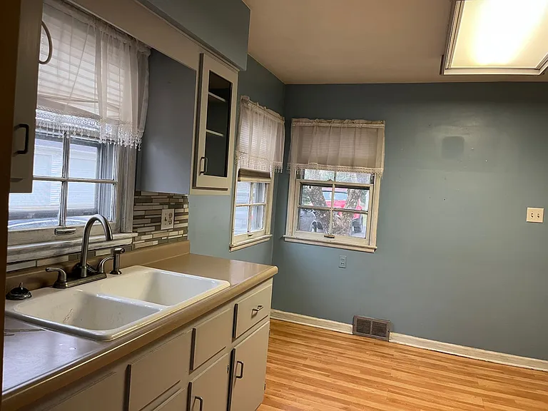 703 N 21st St — Photo 3