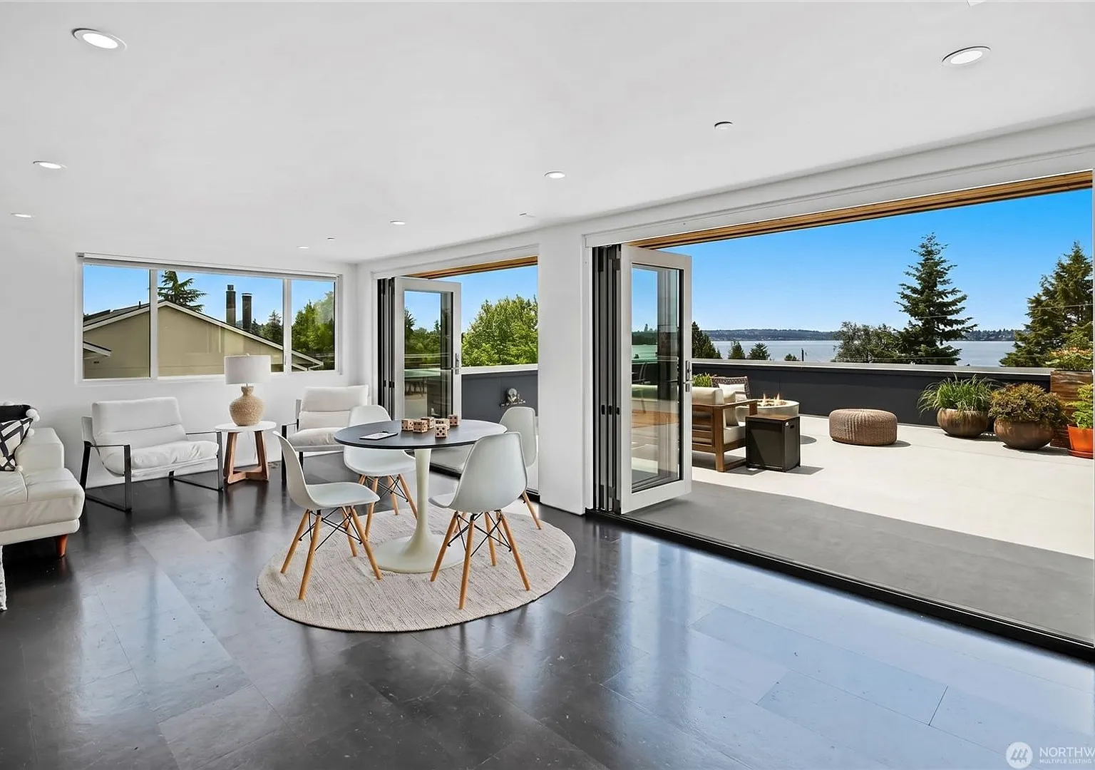 4Bd/4.25Ba Kirkland Home — Photo 4