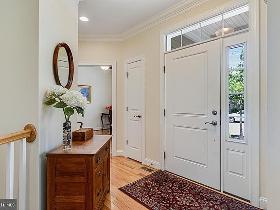 5th image of 38 Derby Dr