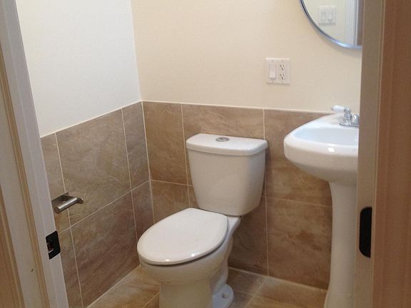 4th image of 633 W Fullerton Pkwy APT 1
