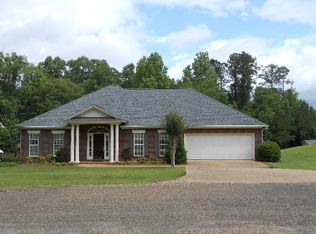 2106 Woodlands Dr, McComb, MS 39648