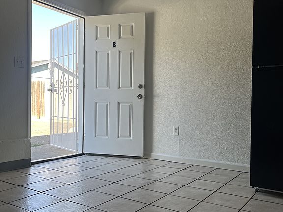 5th image of 1115 Holly Ave APT B