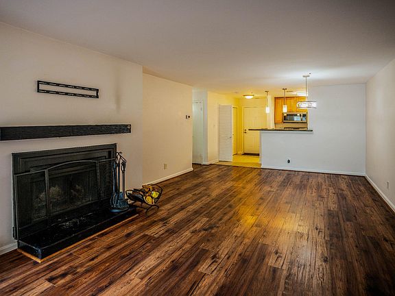 5th image of 3176 Summit Square Dr #4-C5