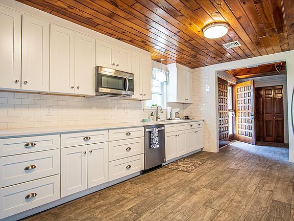 3rd image of 7 Melville Ln