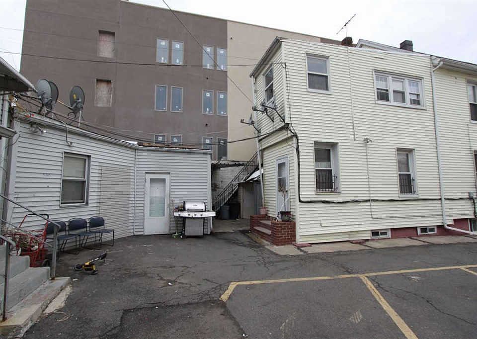 2nd image of 537 42nd St
