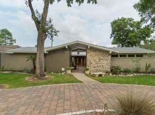 1302 Woodland Dr, Seabrook, TX 77586