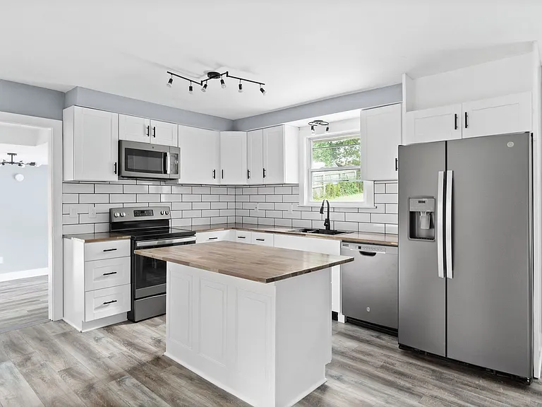 219 Kirby Dr — Photo 4