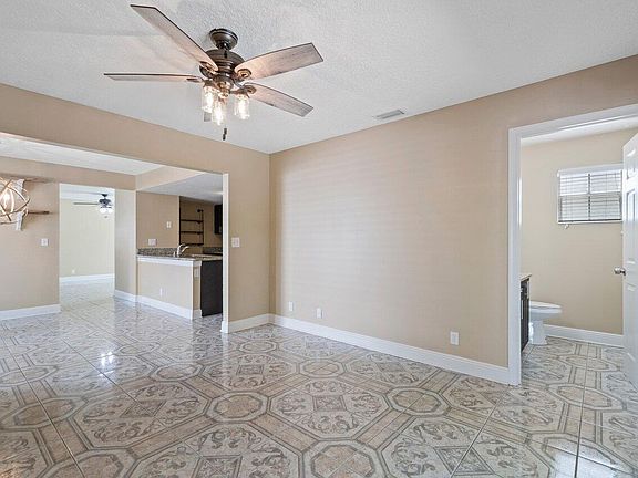 5th image of 1341 Strawberry Ln