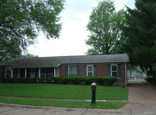 2922 New Castle Dr, Florissant, MO