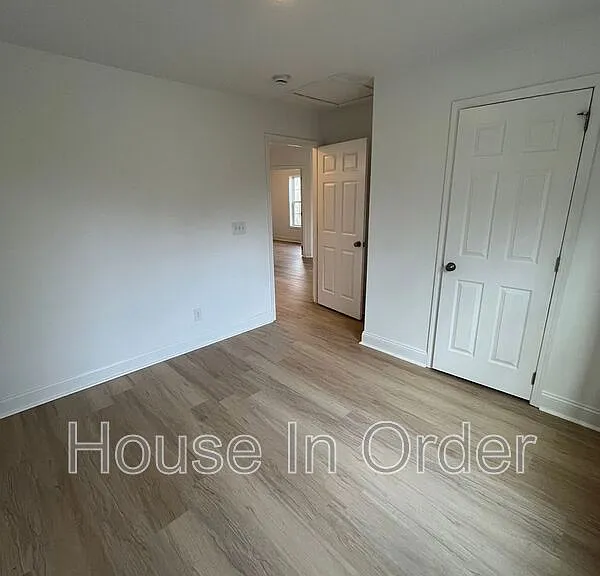 208 Fountain Way — Photo 4